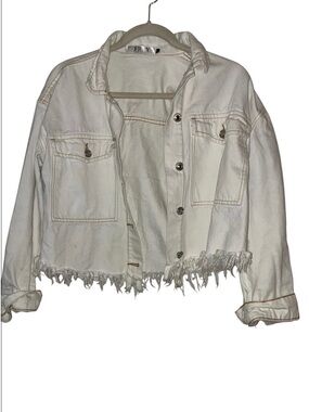 Fray white denim jacket featuring raw fringe bottom hem. Sz S